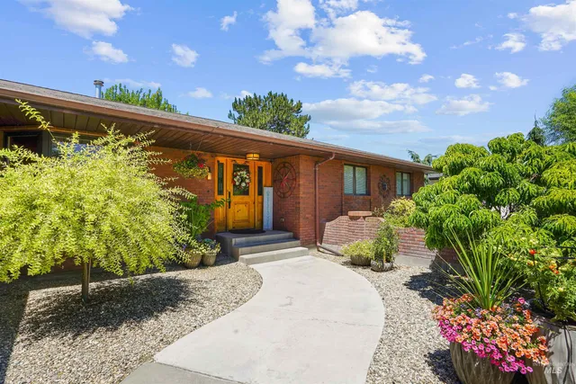 $850,000 | 2020 Bennett Avenue, Burley, ID 83318