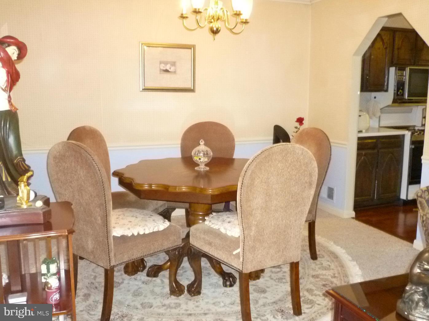 14900 Peach Orchard Road Silver Spring, MD 20905 - Photo 4 of 30 Dining Room
