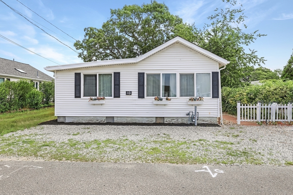 10 Barnes Street Wareham, MA 02571 - Photo 1 of 31