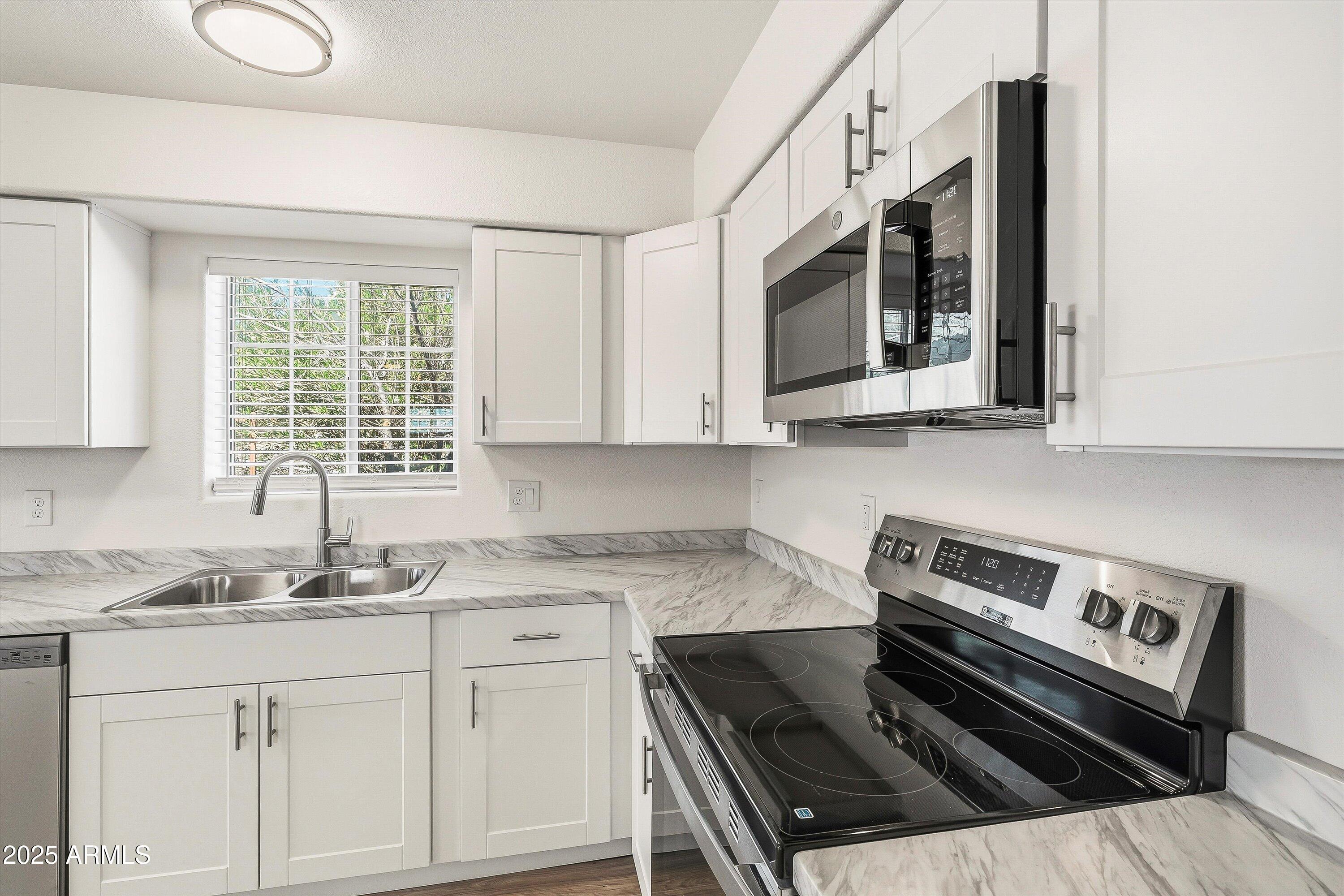 1029 Camino Estrella Rio Rico, AZ 85648 - Photo 7 of 19 11-Kitchen