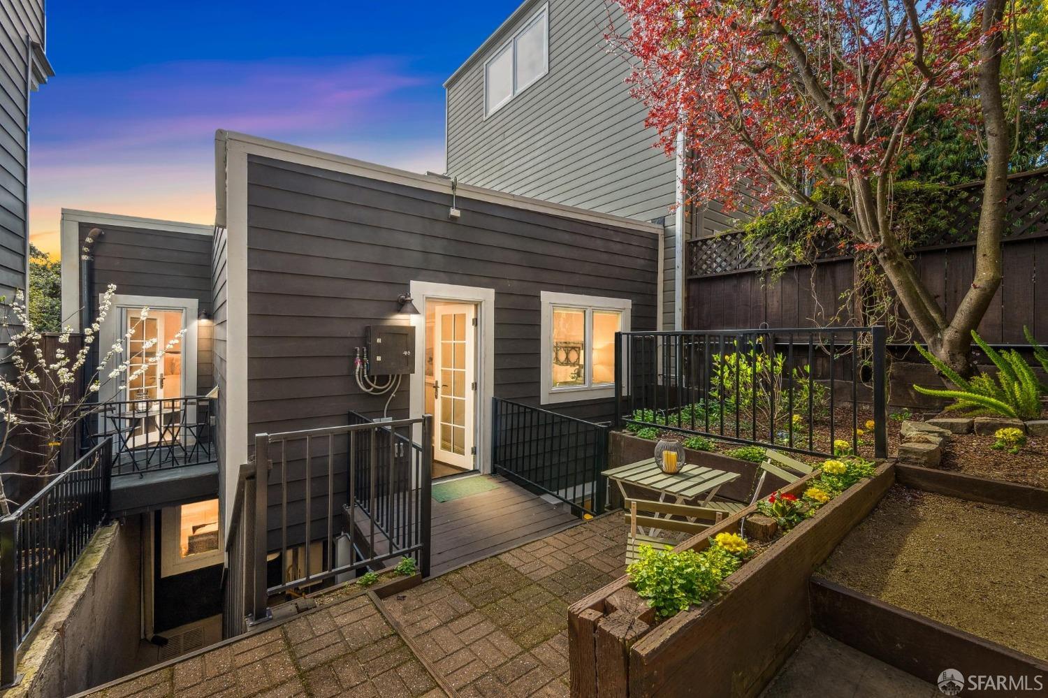 226 Roosevelt Way San Francisco, CA 94114 - Photo 63 of 65 a view of a chairs and table in the patio