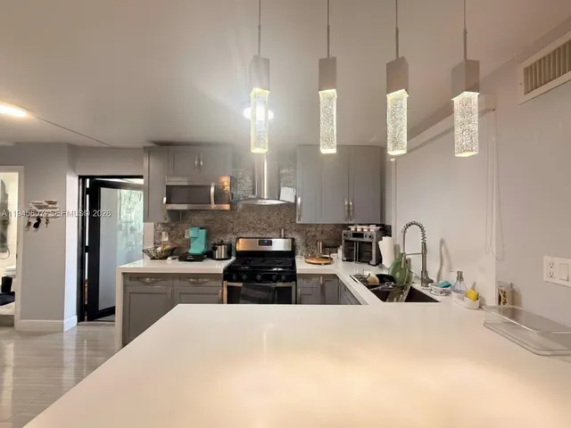 $2,500 | 10417 Northwest 129th Street, Unit B, Hialeah Gardens, FL 33018