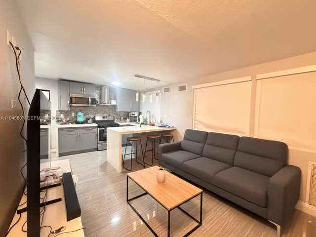 $2,500 | 10417 Northwest 129th Street, Unit B, Hialeah Gardens, FL 33018