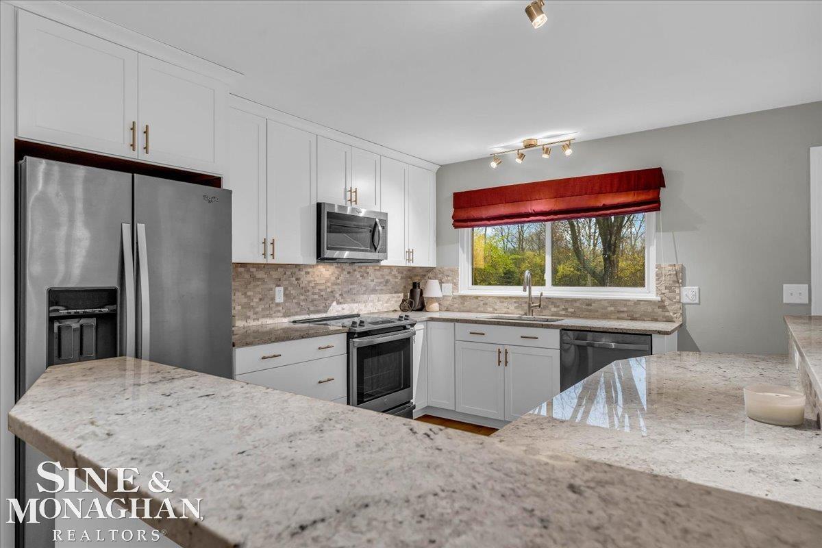 805 Bolinger Street Rochester Hills, MI 48307 - Photo 5 of 35