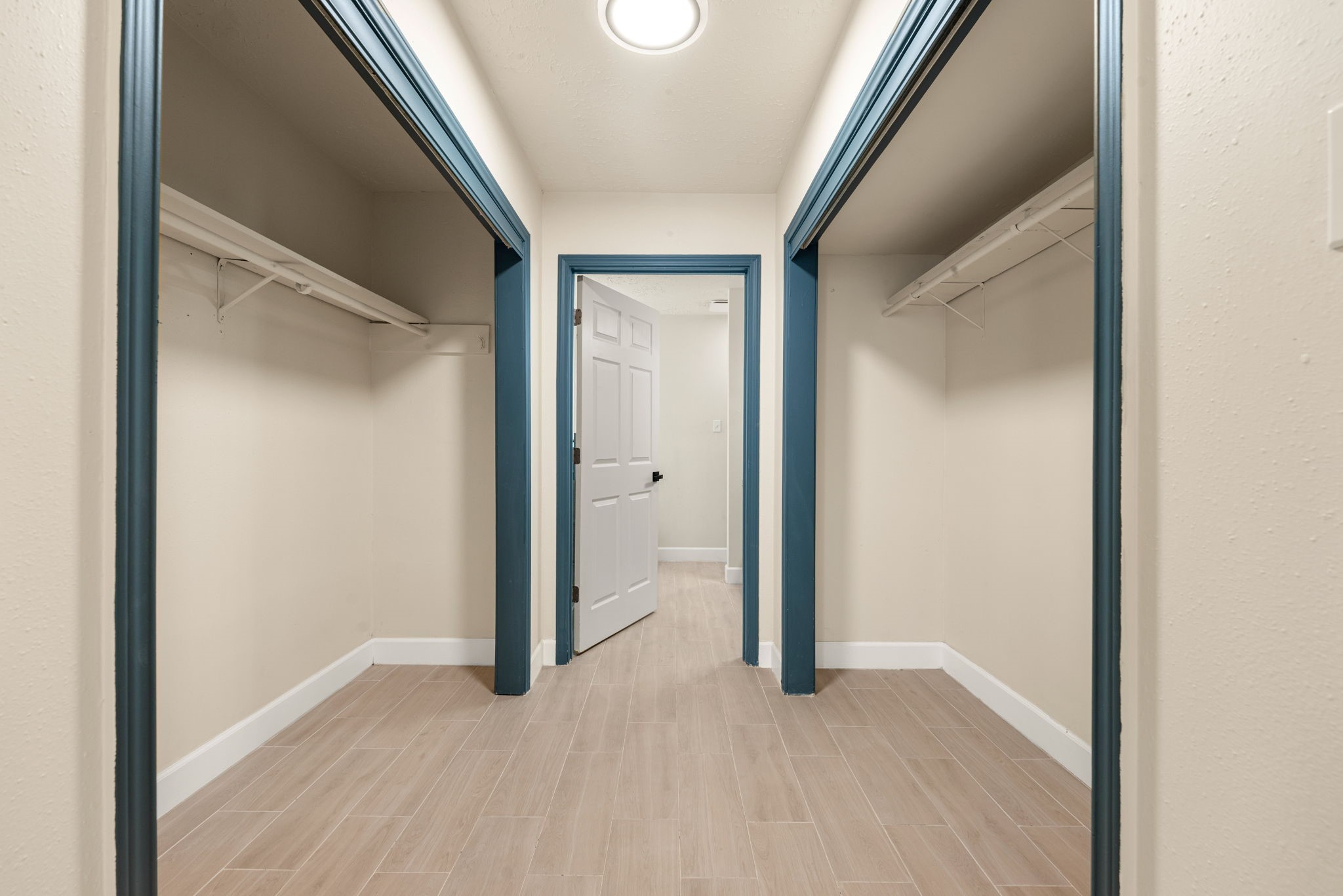 7534 8 Willows Road Houston, TX 77489 - Photo 14 of 32 Walk-in Closet