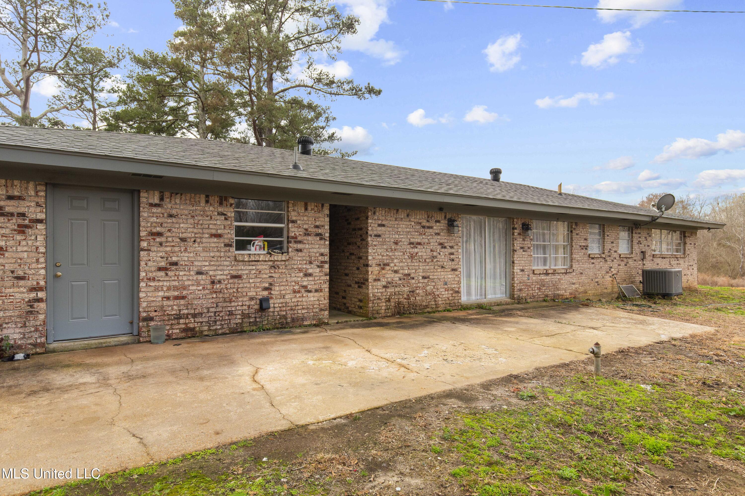 1002 Hillsboro Vfw Road Forest, MS 39074 - Photo 6 of 36 1002 Hilsboro-34