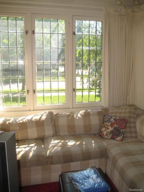 1405 Cadieux Road Grosse Pointe, MI 48230 - Photo 8 of 31 051.jpg