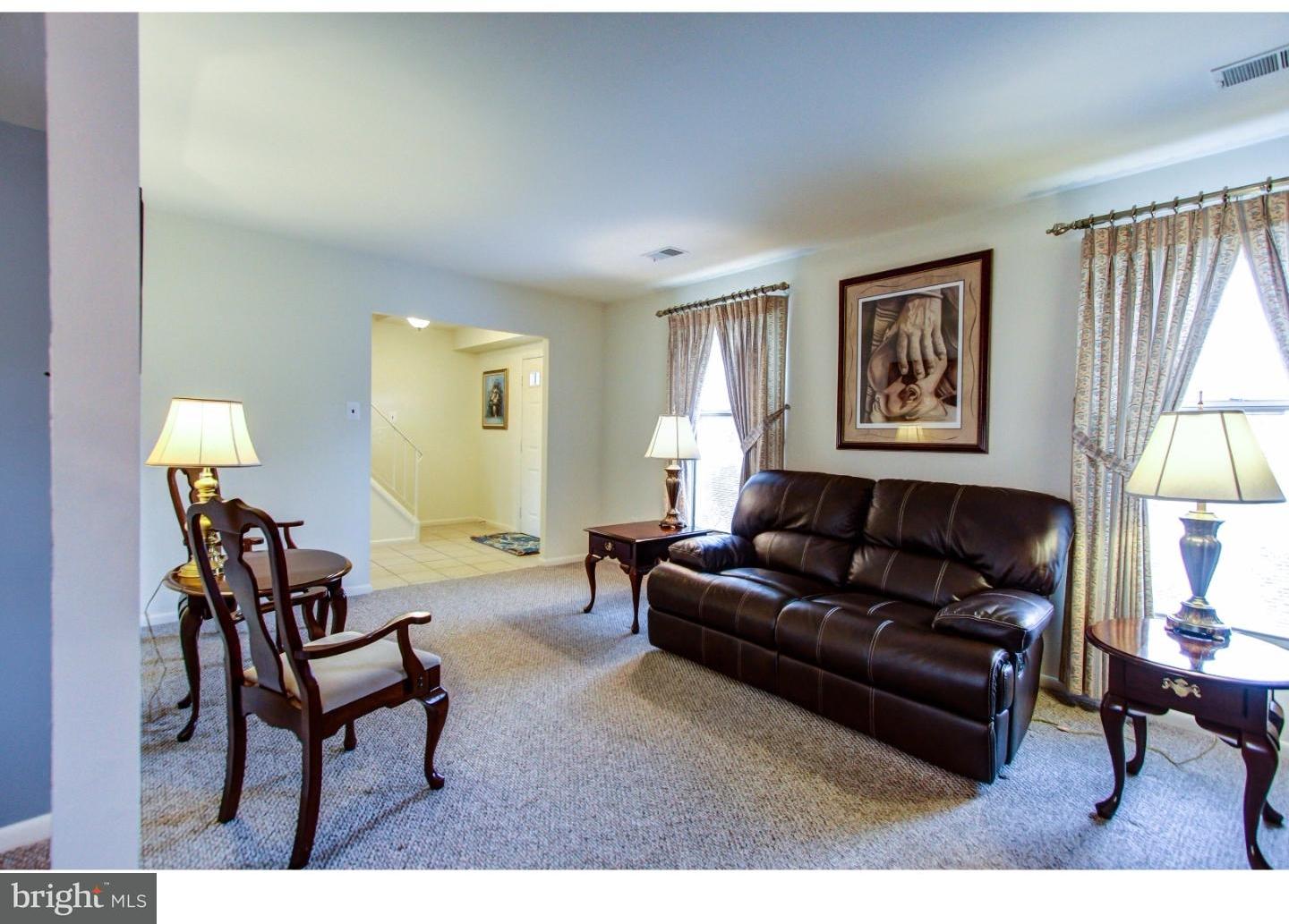 81 Home Road Hatboro, PA 19040 - Photo 2 of 7 Living Room