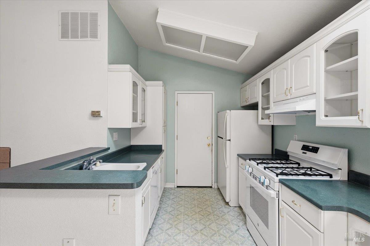 980 Stanislaus Way Santa Rosa, CA 95401 - Photo 12 of 35 Gallery Image 12