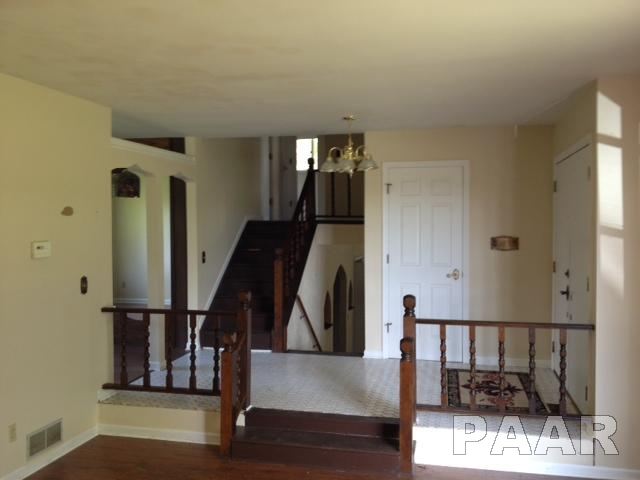 1519 California Road Pekin, IL 61554 - Photo 2 of 9