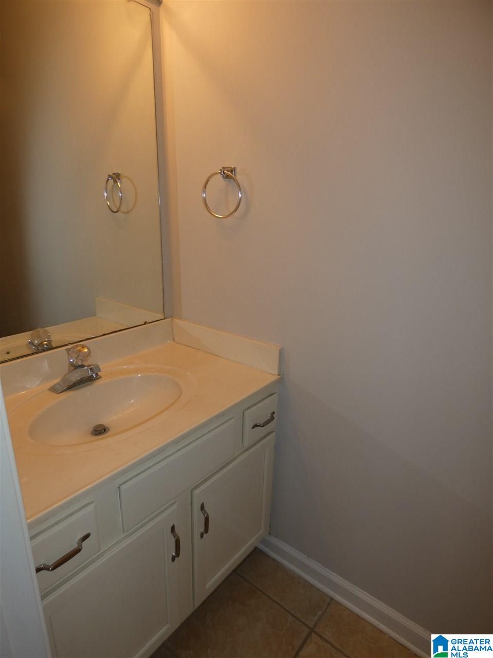469 Raleigh Avenue Birmingham, AL 35209 - Photo 4 of 18