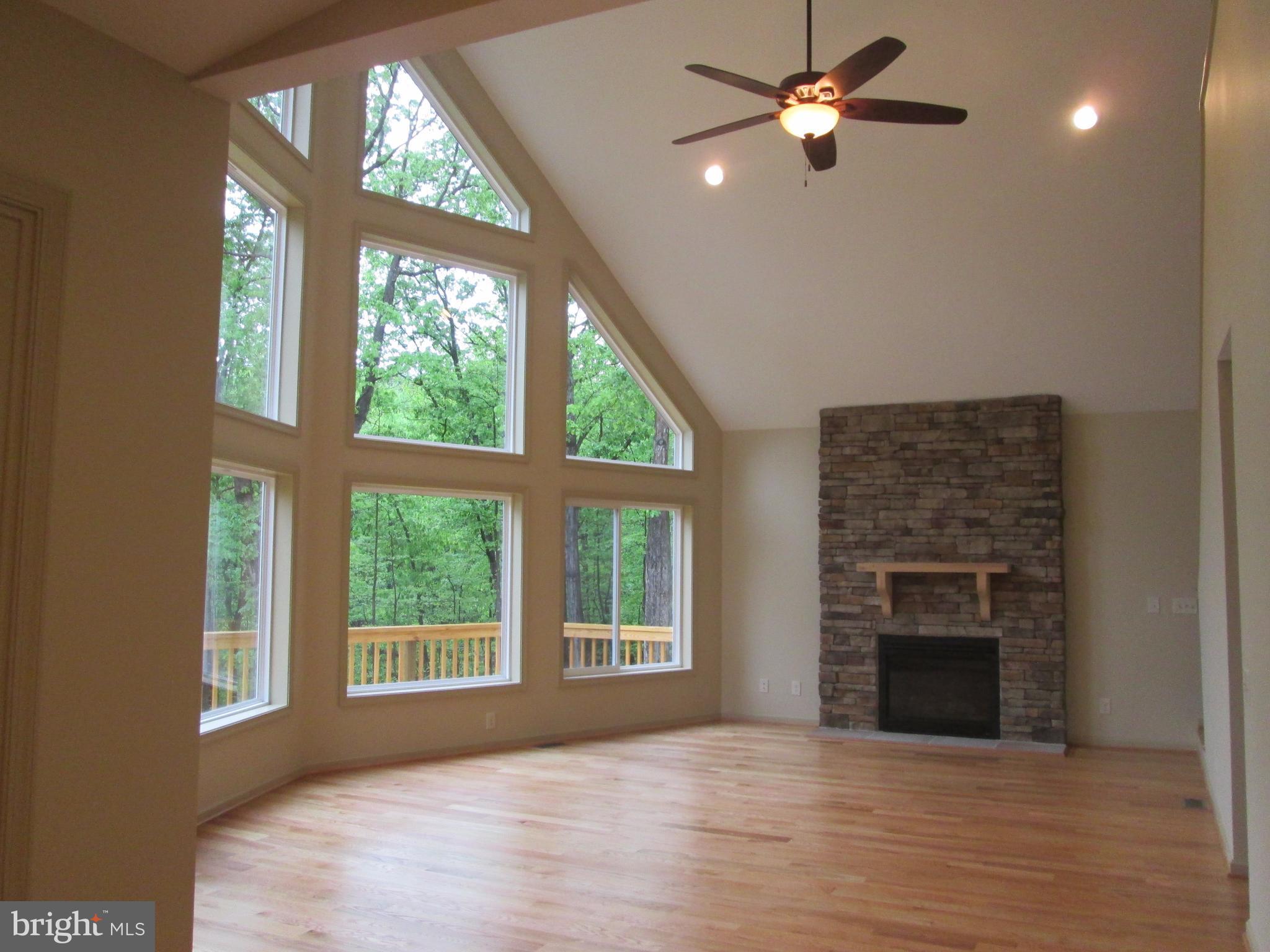558 Manor Road Front Royal, VA 22630 - Photo 3 of 26 Living Room