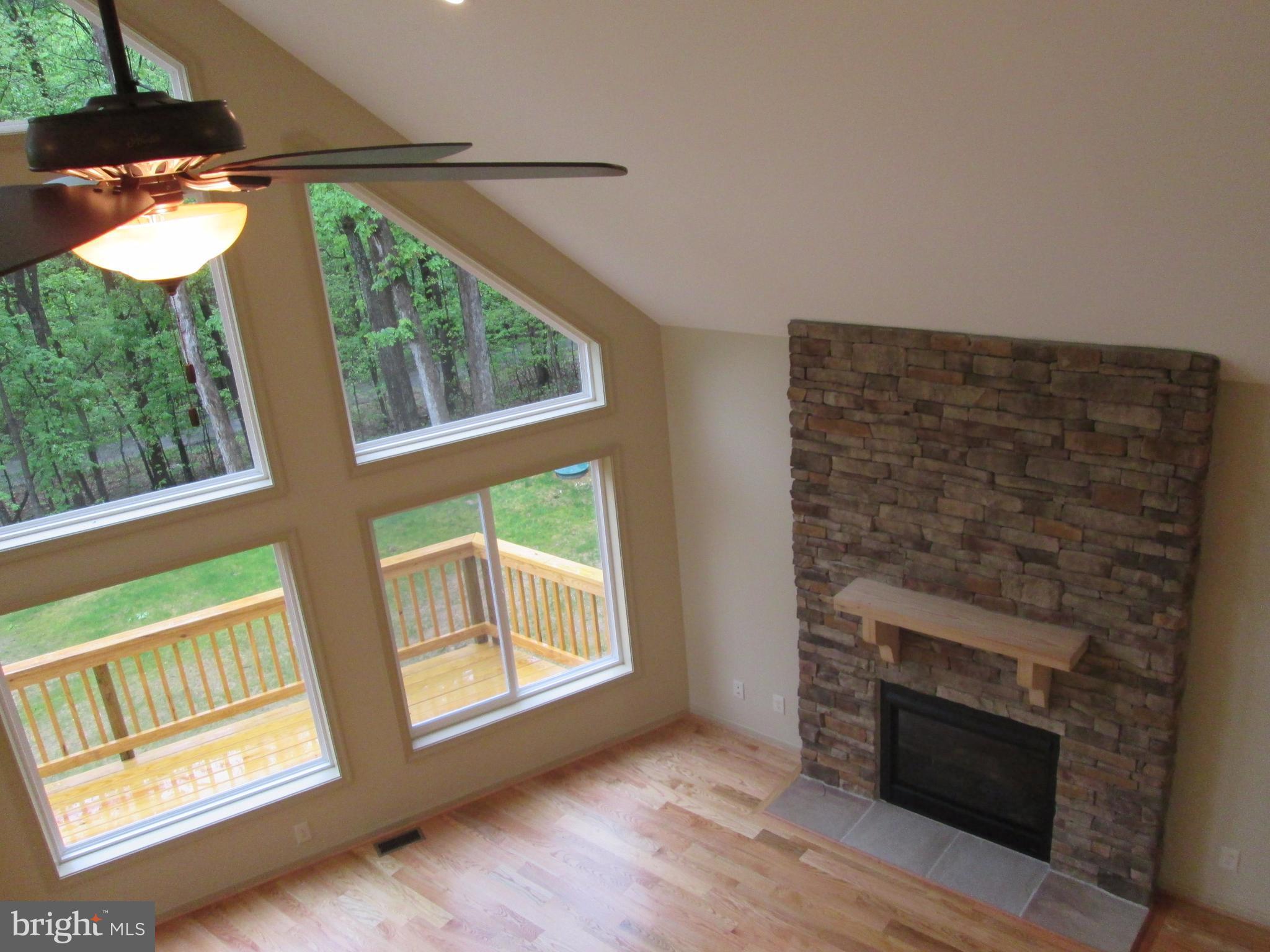 558 Manor Road Front Royal, VA 22630 - Photo 6 of 26 Living Room