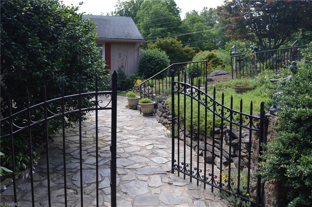 562 Country Club Road Mount Airy, NC 27030 - Photo 11 of 29 Gallery Image 11