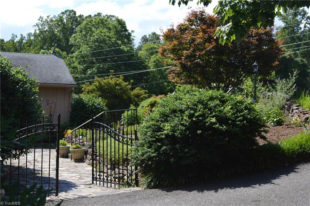 562 Country Club Road Mount Airy, NC 27030 - Photo 25 of 29 Gallery Image 25