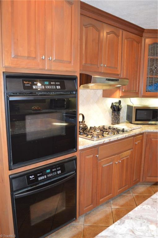 562 Country Club Road Mount Airy, NC 27030 - Photo 4 of 29 Gallery Image 4