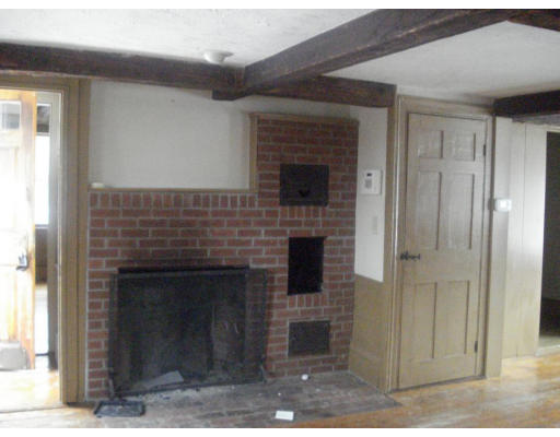 808 Fisher Road Fitchburg, MA 01420 - Photo 5 of 10 Gallery Image 5