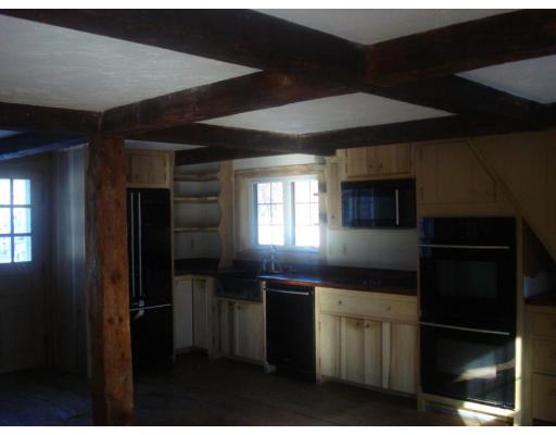 808 Fisher Road Fitchburg, MA 01420 - Photo 8 of 10 Gallery Image 8