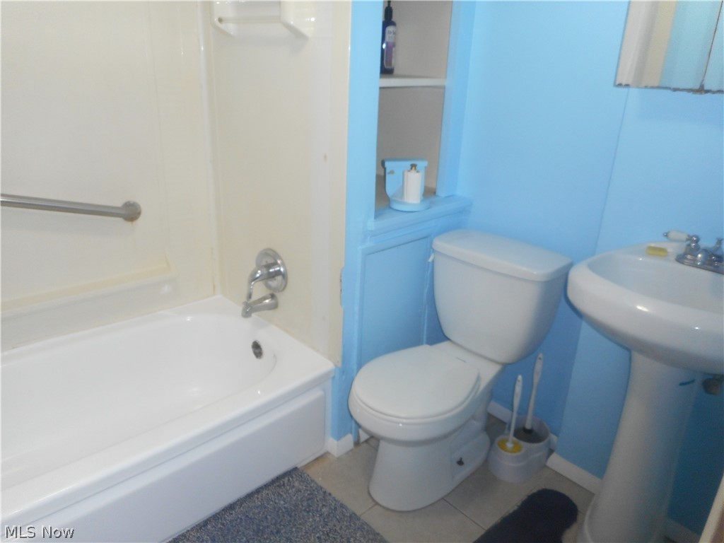 1104 South Green Road Cleveland, OH 44121 - Photo 11 of 18