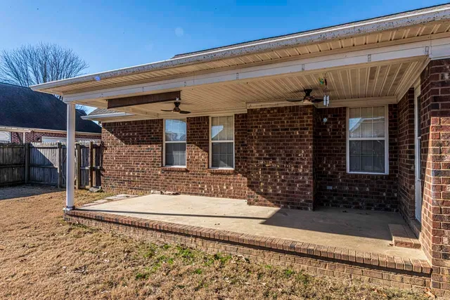 a view of a entrance of the house