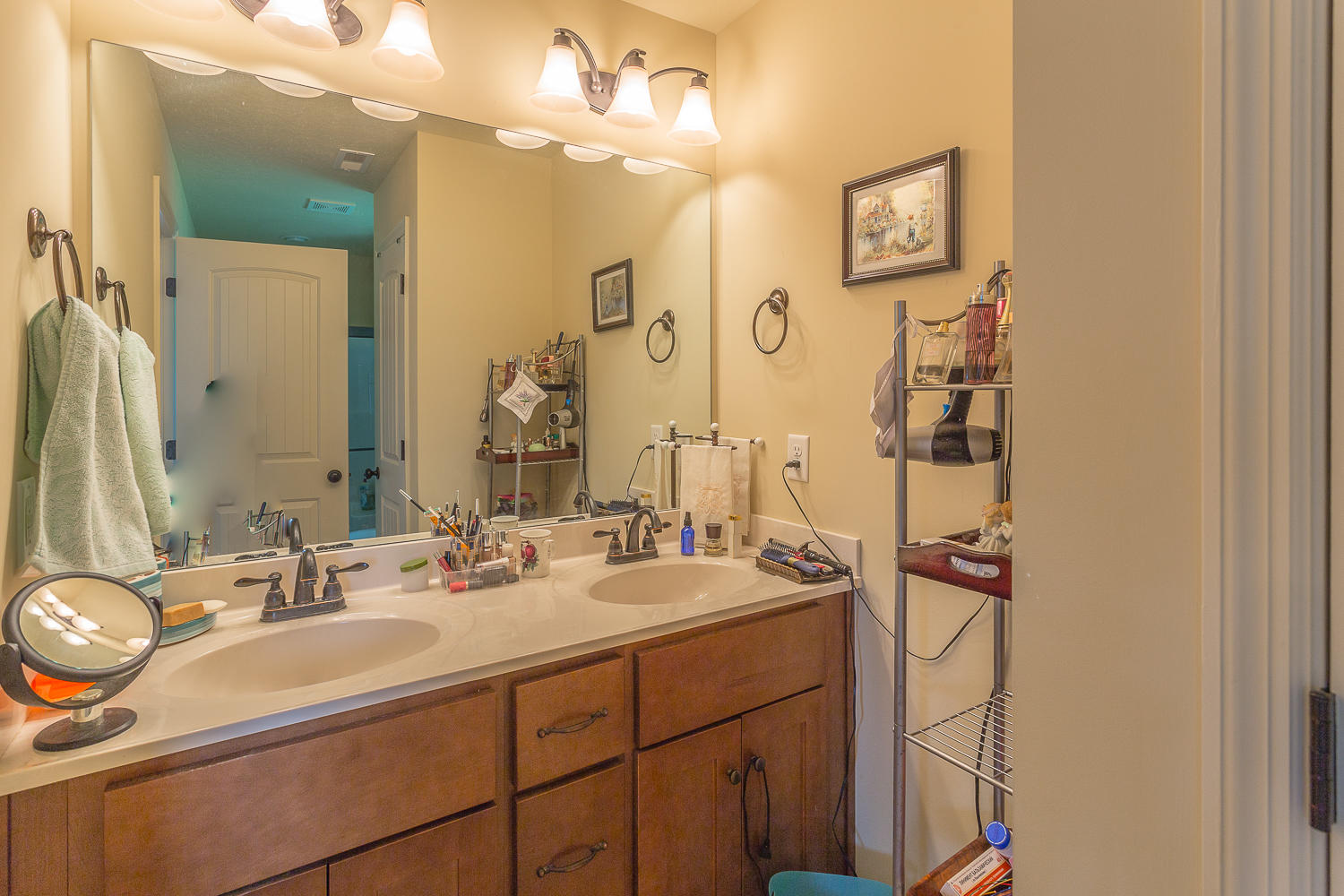 4521 Dumac Road Chattanooga, TN 37416 - Photo 16 of 24 Master Bedroom Bathroom