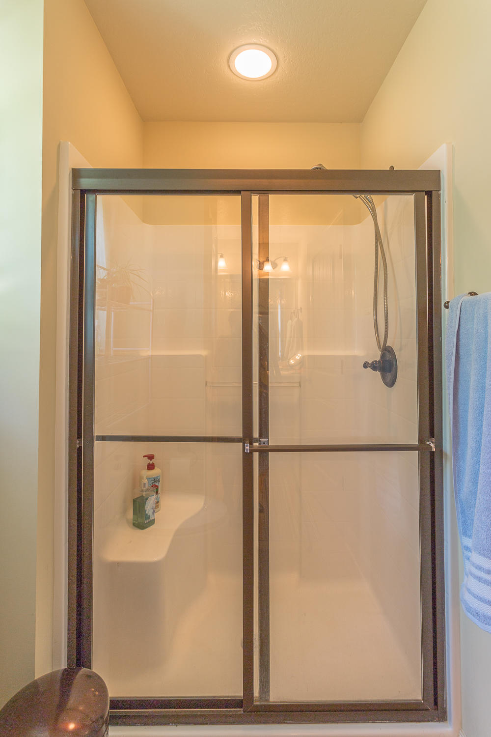 4521 Dumac Road Chattanooga, TN 37416 - Photo 17 of 24 Master Bedroom Shower
