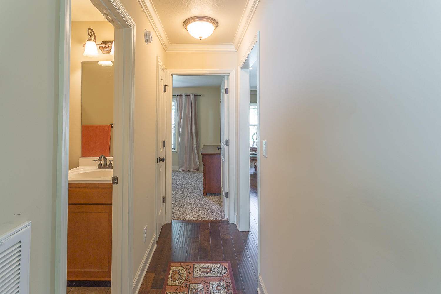 4521 Dumac Road Chattanooga, TN 37416 - Photo 23 of 24 Hallway between Guest Bedrooms