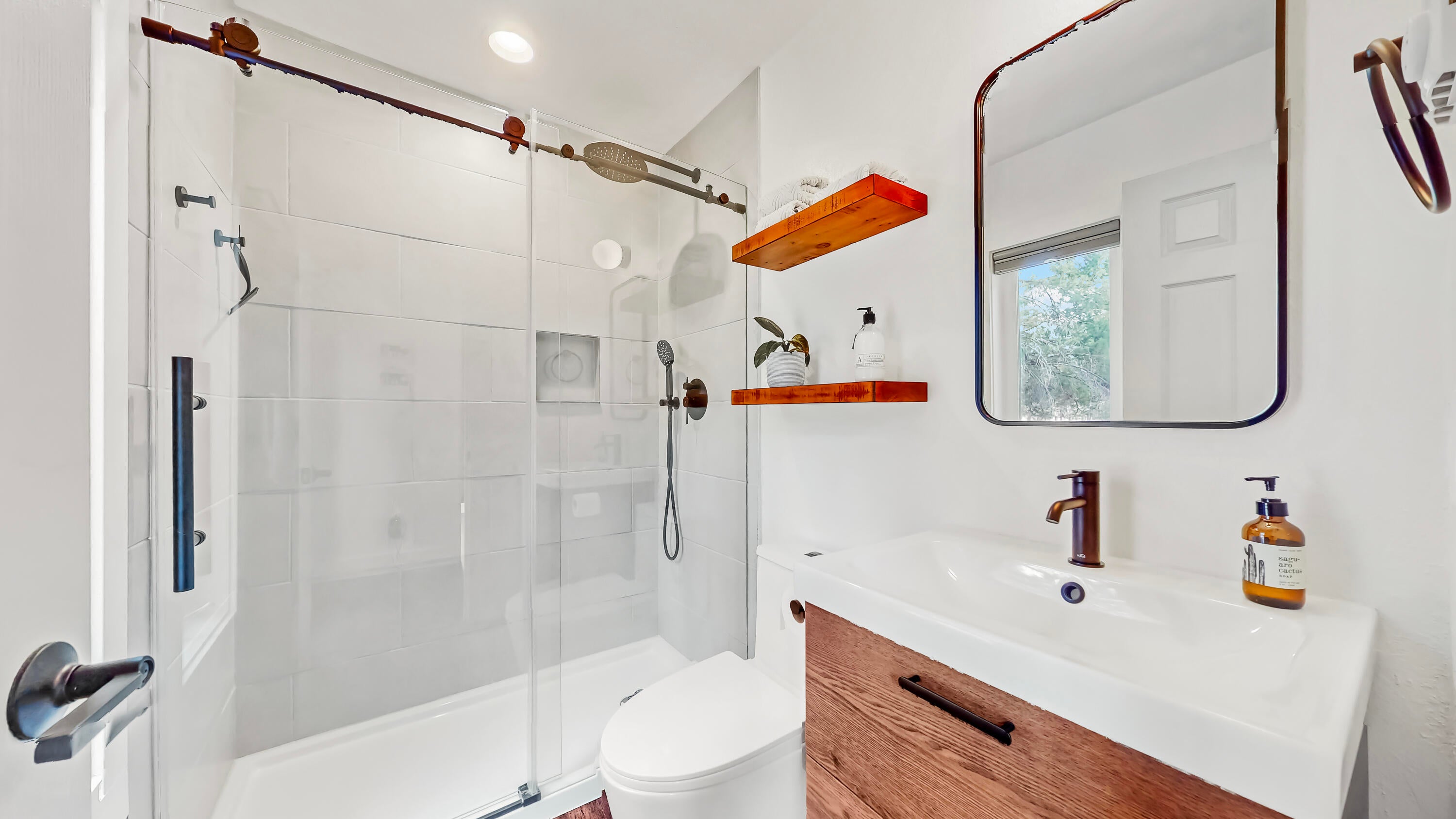69370 Green Ridge Loop Sisters, OR 97759 - Photo 17 of 39 Bathroom