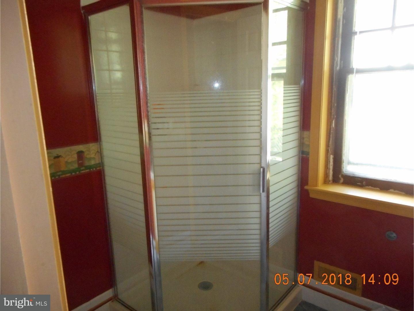 530 Manor Road Beverly, NJ 08010 - Photo 8 of 17 Bathroom