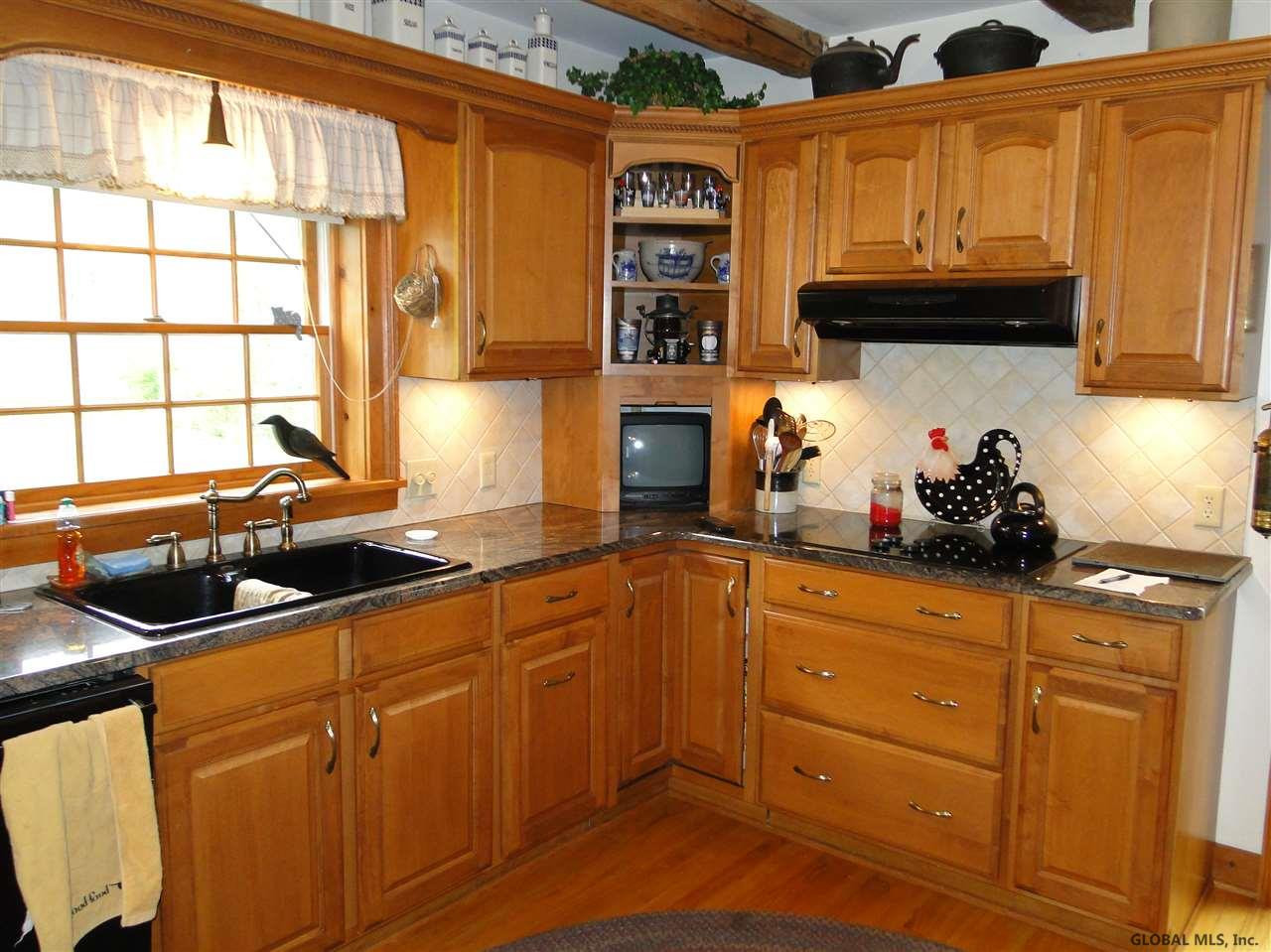 2575 Troy Schenectady Road Niskayuna, NY 12309 - Photo 5 of 23 Photo 5