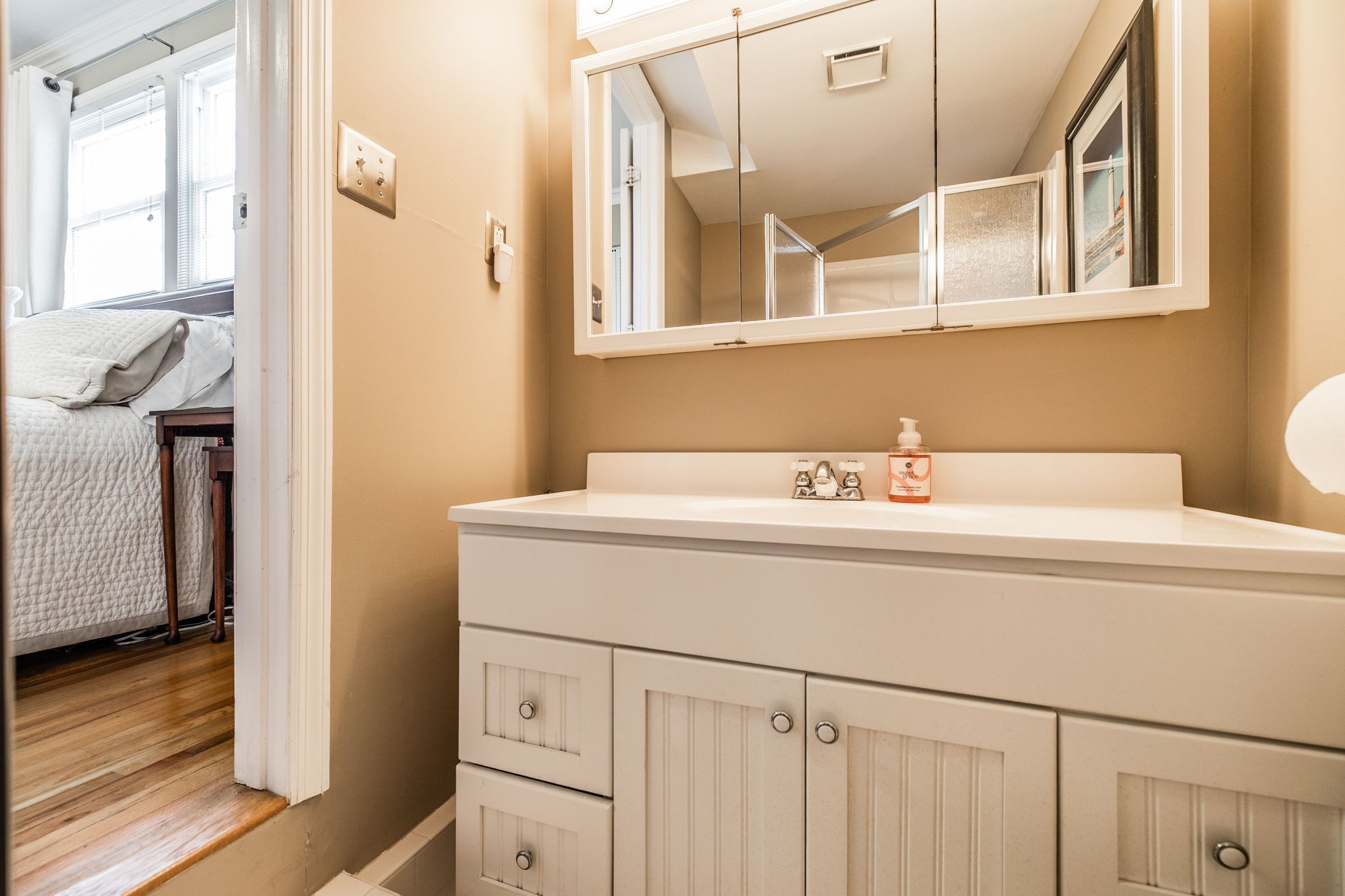 926 Hart Street Gallatin, TN 37066 - Photo 27 of 53 a bathroom with a sink and a mirror