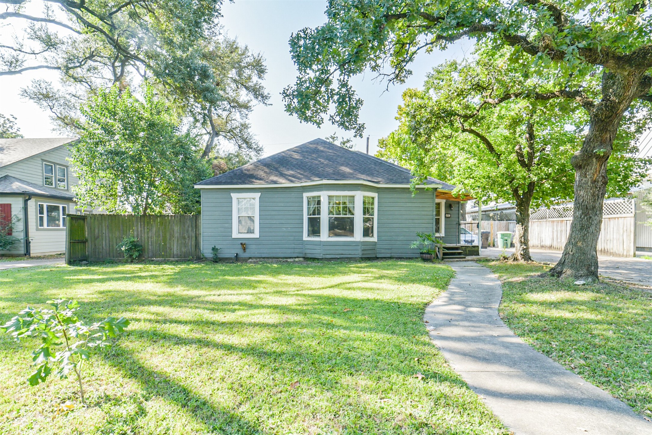 406 Gale Street Houston, TX 77009 - Photo 1 of 44