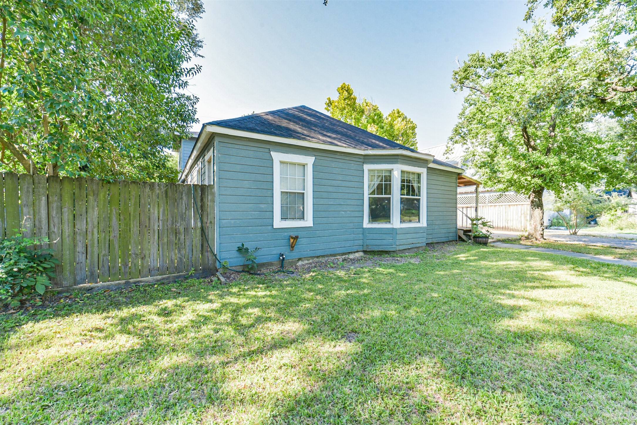 406 Gale Street Houston, TX 77009 - Photo 2 of 44