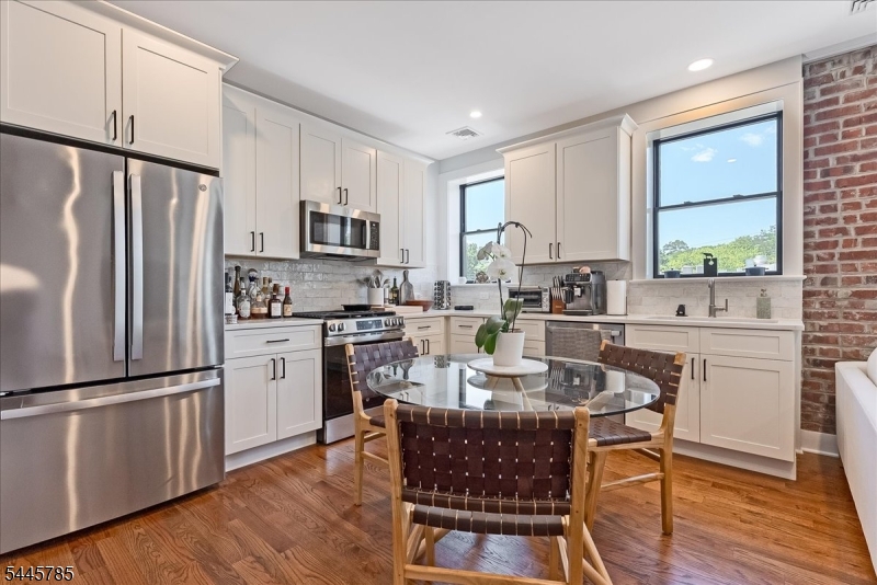 35 Main Street, Unit 3B Millburn, NJ 07041 - Photo 8 of 33