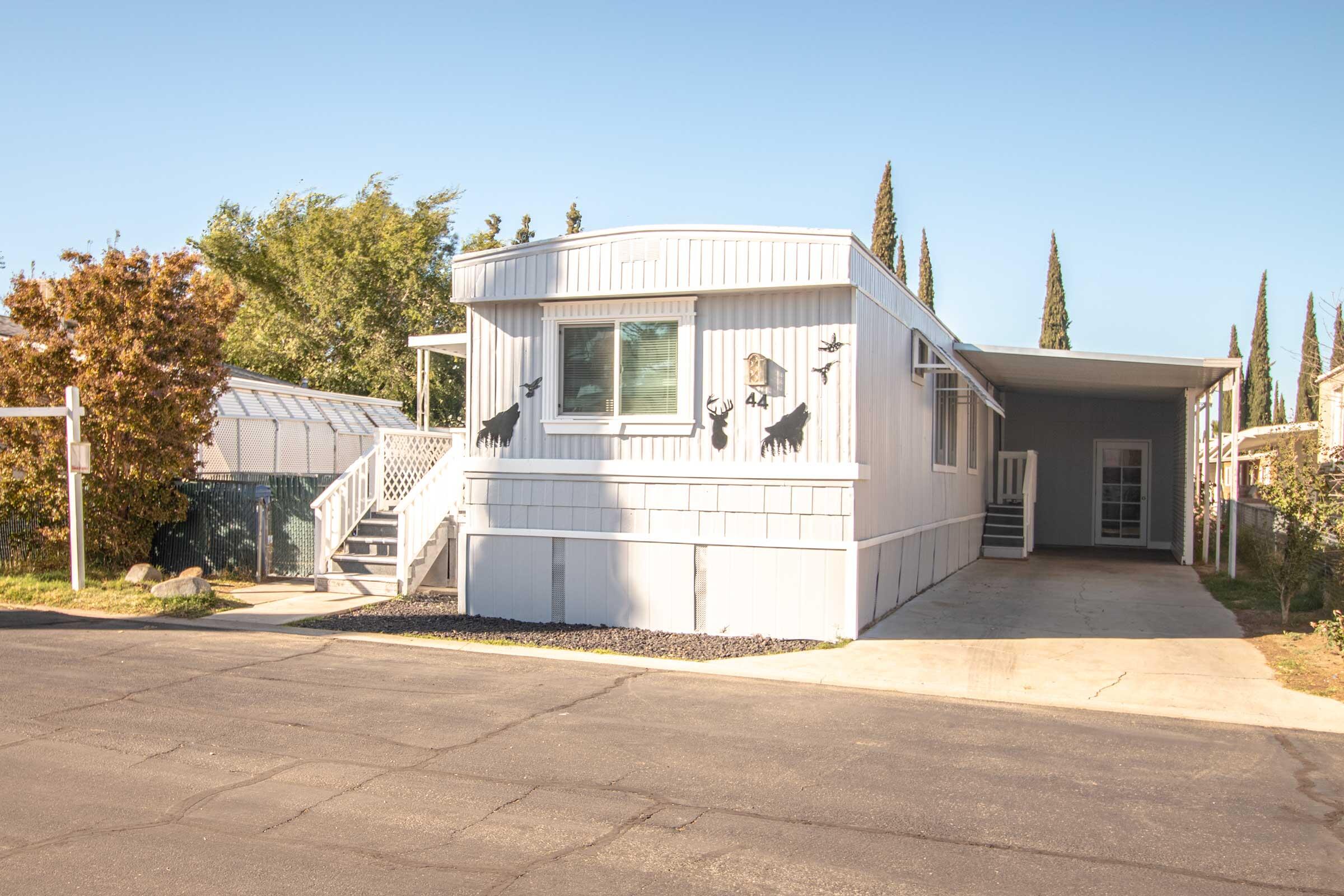 4444 Avenue R Palmdale, CA 93552 - Photo 3 of 19 IMG_4944-HDR