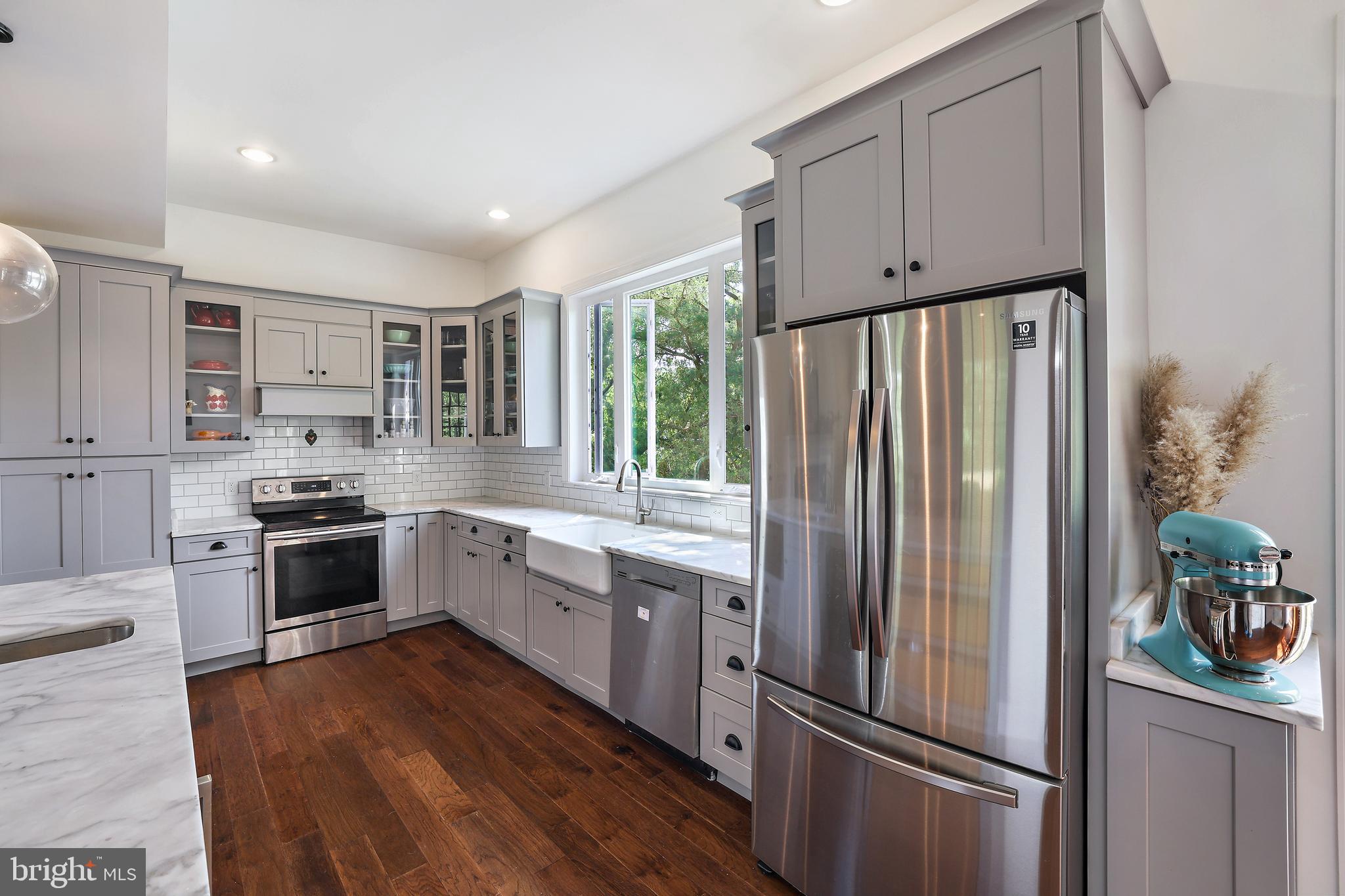 185 Edgewater Road Pasadena, MD 21122 - Photo 11 of 56