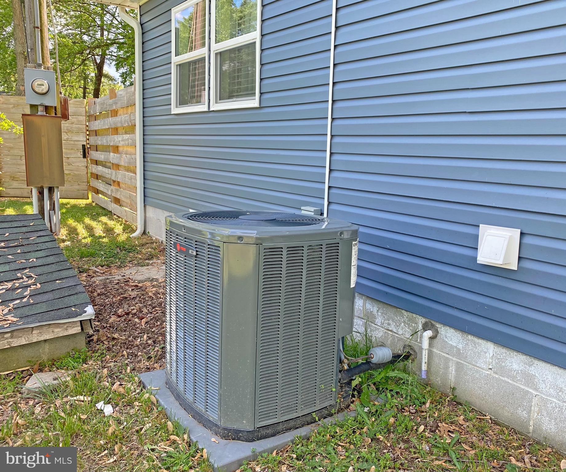 28098 Carpenter Road Milton, DE 19968 - Photo 35 of 35 AC Condenser & Well Pump Housing