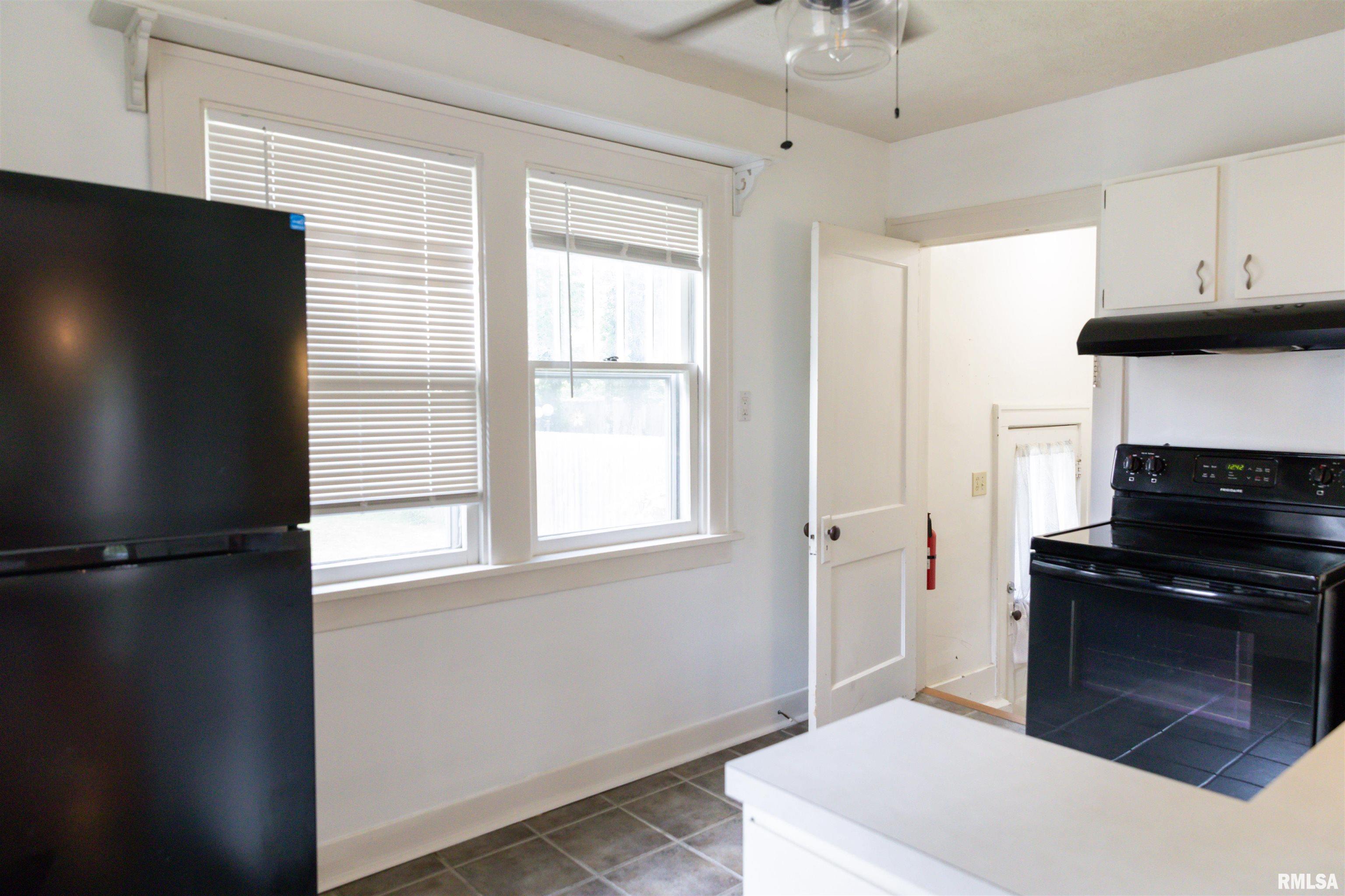 1817 South Pasfield Street Springfield, IL 62704 - Photo 8 of 18