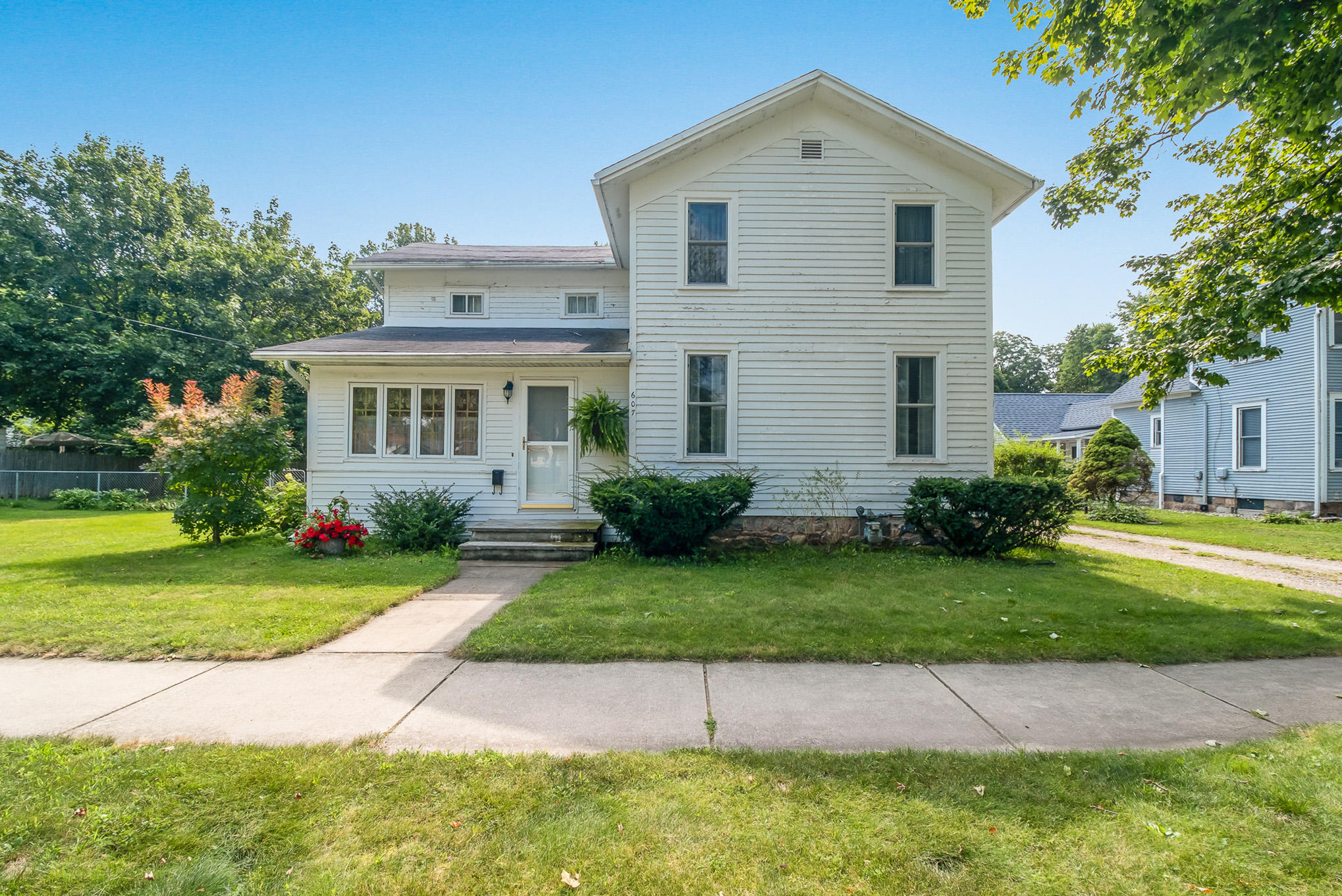 607 Portage Avenue Three Rivers, MI 49093 - Photo 1 of 33 DSCF0667