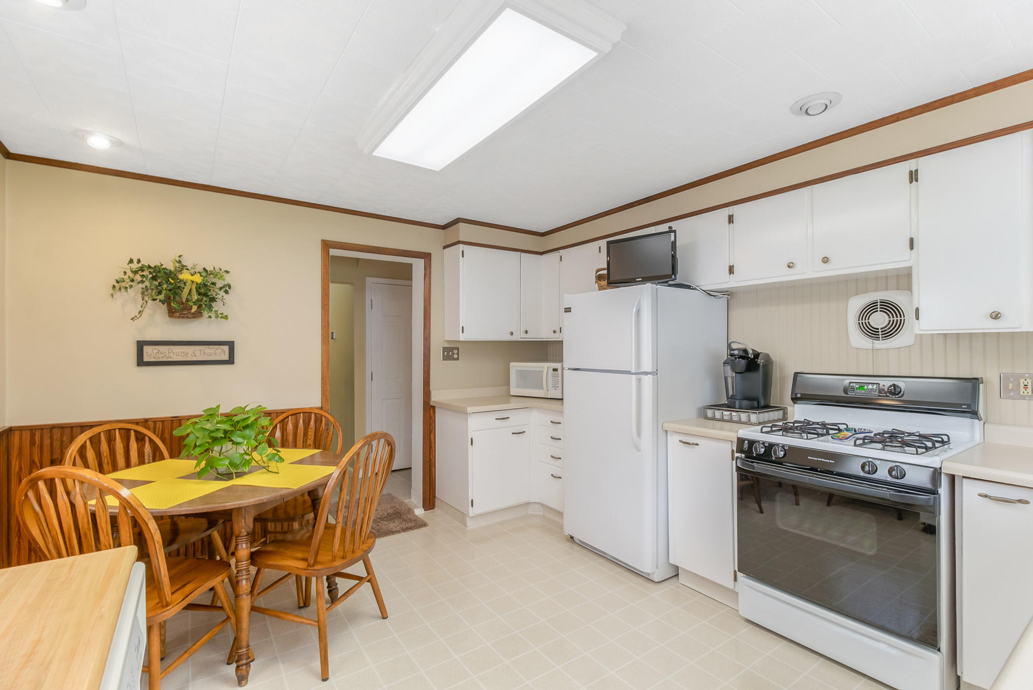 607 Portage Avenue Three Rivers, MI 49093 - Photo 10 of 33 DSCF0661
