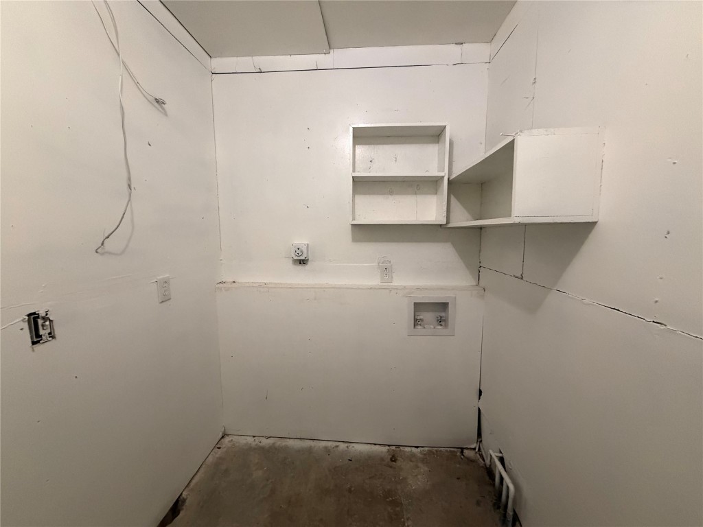 2308 Alta Vista Avenue, Unit B Austin, TX 78704 - Photo 21 of 23 a bathroom with a shower