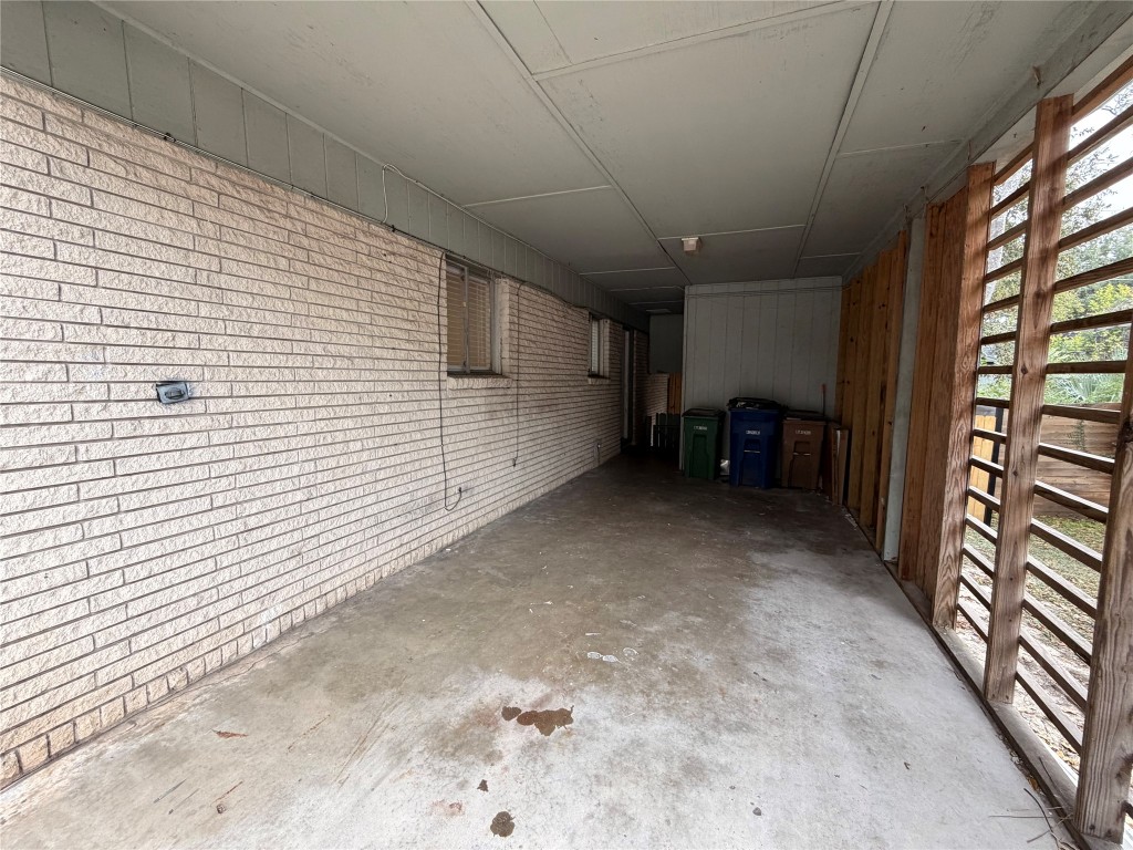 2308 Alta Vista Avenue, Unit B Austin, TX 78704 - Photo 22 of 23 a view of an empty room and a window