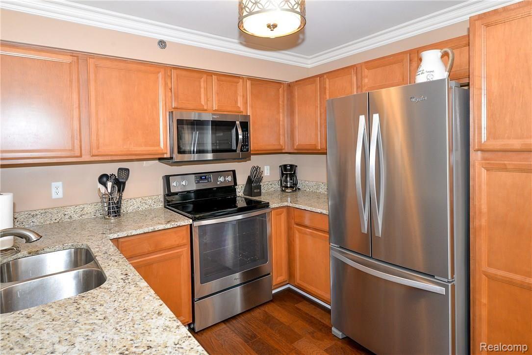 1642 Deepwood Circle Rochester, MI 48307 - Photo 13 of 35 All New Stainless Steel Appliances