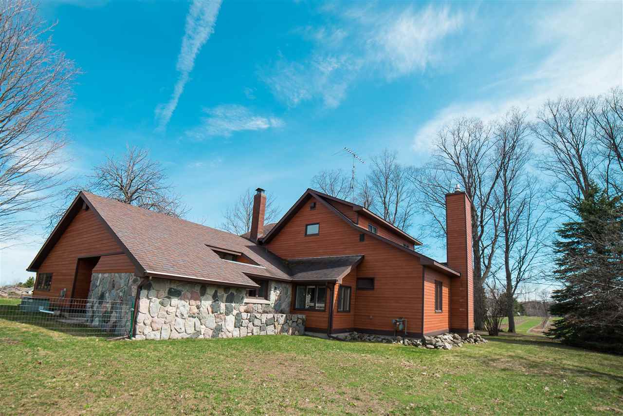1895 South Donnybrook Road Suttons Bay, MI 49682 - Photo 4 of 29 1859894-3.JPG