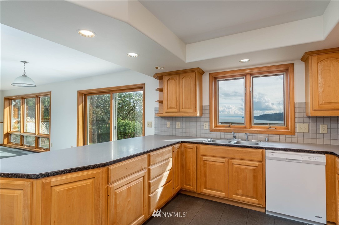 4426 Jones Road Oak Harbor, WA 98277 - Photo 14 of 35 Gallery Image 14