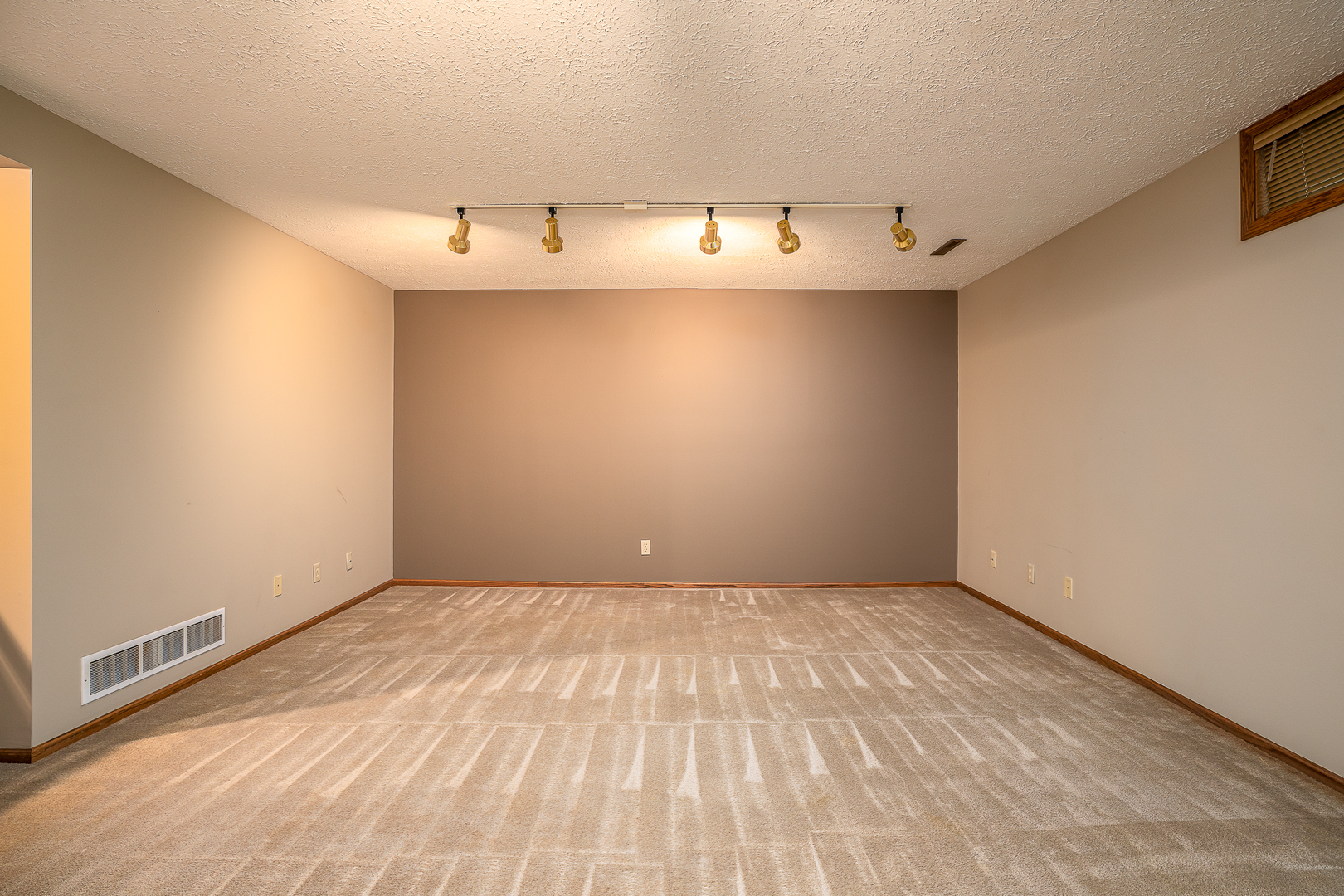 3321 East Ridge Place Bettendorf, IA 52722 - Photo 19 of 27