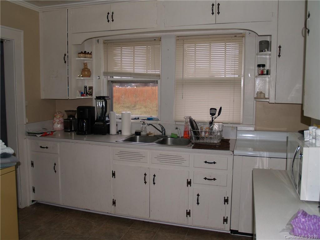 3932 Sunset Road Charlotte, NC 28216 - Photo 13 of 19 Gallery Image 13
