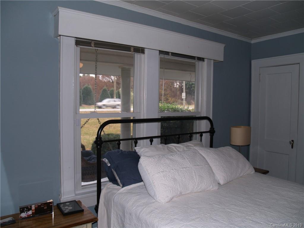 3932 Sunset Road Charlotte, NC 28216 - Photo 9 of 19 Gallery Image 9
