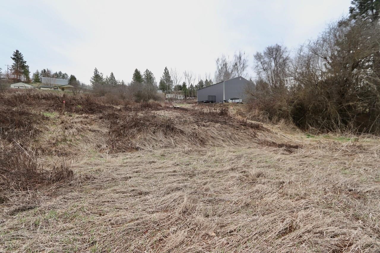 427 Northeast Stringham Road Rockford, WA 99030 - Photo 2 of 21