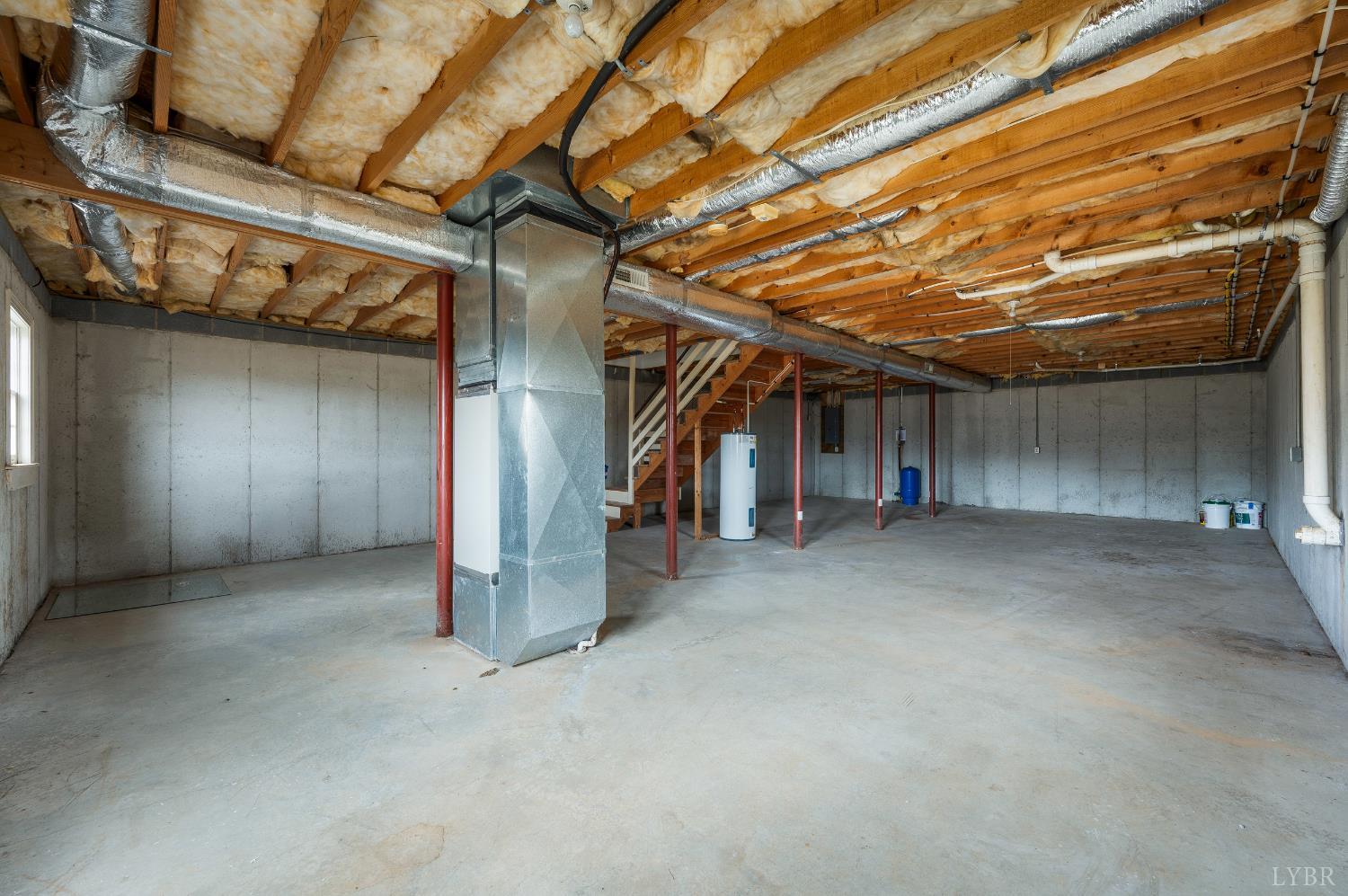 2365 Police Tower Road Appomattox, VA 24522 - Photo 27 of 52 a view of empty room with closet